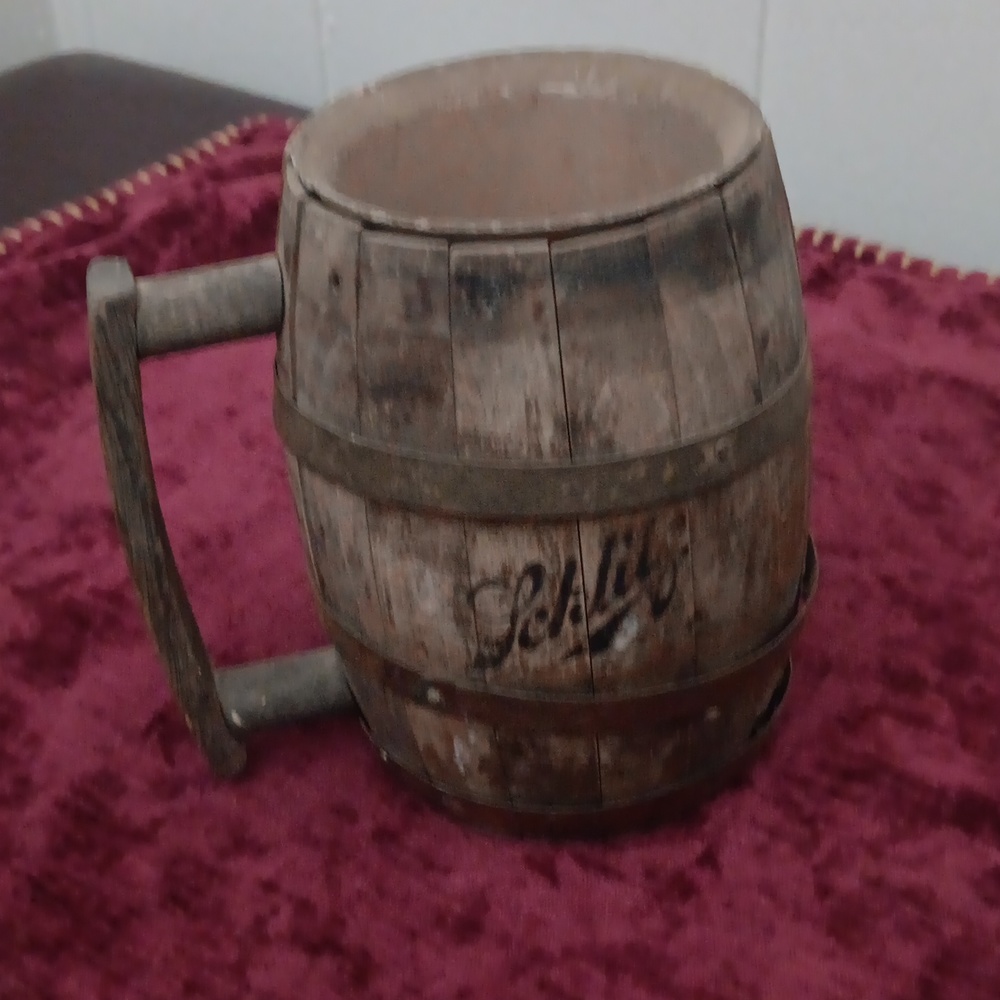 RARE VINTAGE SCHLITZ BEER ADVERTISING BARREL MUG